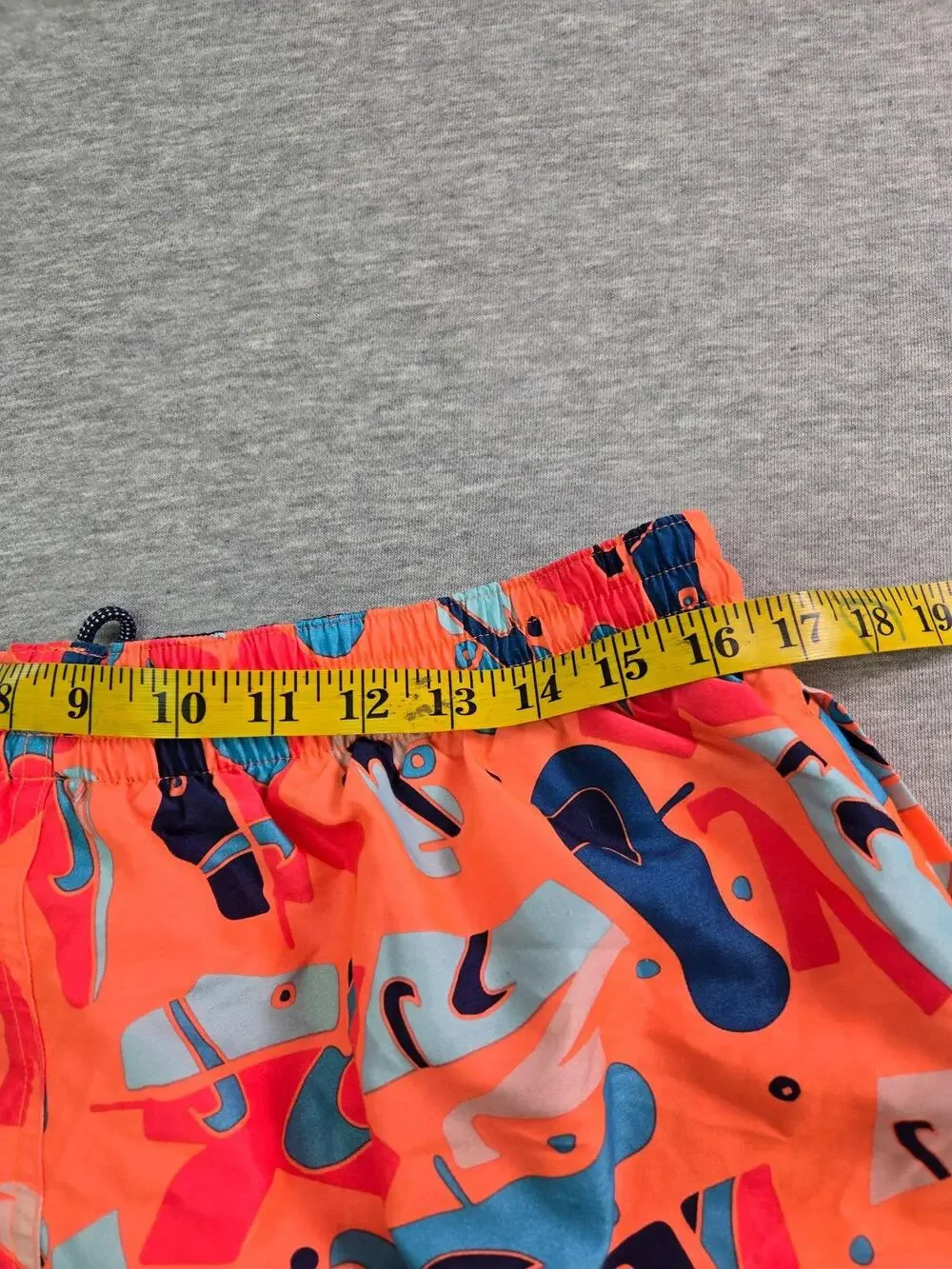 Nike Shorts Mens XL Multicolor Geometric Swim Trunks Lined Drawstring Pockets